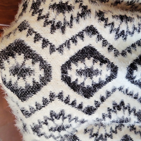 Hannah long-sleeved fuzzy sweater cardigan - Picture 4 of 7